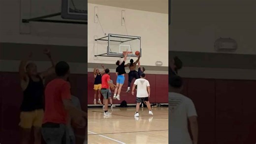 5'6" player achieves incredible self-blocked dunk