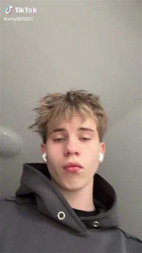 Filmy użytkownika Espaniol (@espaniol_9) z muzyką oryginalny dźwięk - Espaniol