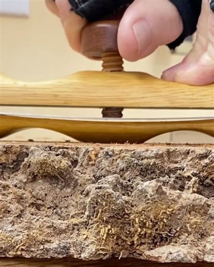 Richard | Finger Saving Card Scraper Holder. I’m staying with Thursday Throwback themes that are “easy on the hands”. If you’ve ever used a card... | Instagram