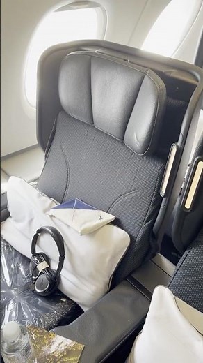 Qantas A380 Premium Economy: Better Than Economy? 🤔