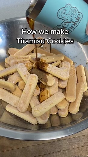 The famous coffee-layered dessert now becomes a cookie, with a boozy kick: introducing our Tiramisu Cookie 🍪👩‍🍳