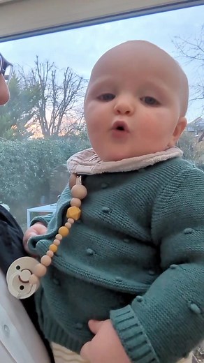 can you say Dad (take 6!)...? it's become a 'thing' 🤦🏼‍♂️ #notthemumma #babygirl #firstword #babytiktoks #babiesoftiktoks #cutebabiestiktok #happybaby #funnybabies #funnybabymoments #cutebaby #firstwords #learntospeak #cutie #dimples #babytiktoker #teammum #mama #mamasgirl #notthedaddy #dadsoftiktok #dadanddaughter #saydada