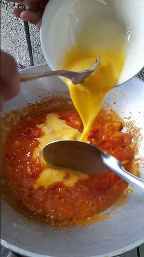Cooking Ginisang Kamatis with Egg