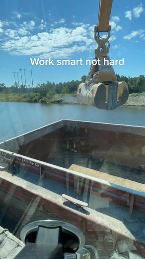 #materialhandler #skills #showoff #barge #heavyequipment