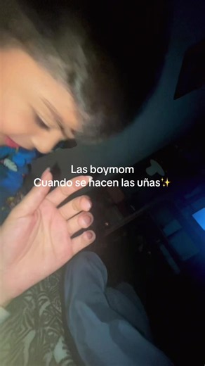 El sabía que me fui a hacer las uñas y me pidió ver cómo quedaron! #boymom #toddler #toddlermoms #💙