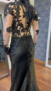 2K views · 4K reactions | Dunkel. Sinnlich. Unverkennbar DU. Für die rebellische Braut mit Herz aus Feuer: Unser schwarzes Meerjungfrauen-Brautkleid mit verführerischem Rückenausschnitt, schimmernder Glitzerspitze und dramatischer Schleppe aus edlem Duchesse Satin ist pure Dark Romance. Perfekt für deine unkonventionelle Lovestory – wild, mystisch, einzigartig. #GothicBride #BlackWeddingDress #DarkRomance #AlternativeBride #SchwarzeBraut | Rebelbride | Facebook