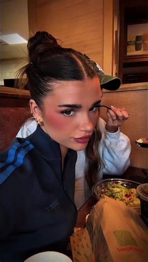 Mastering Eye Contact for Better Communication Skills