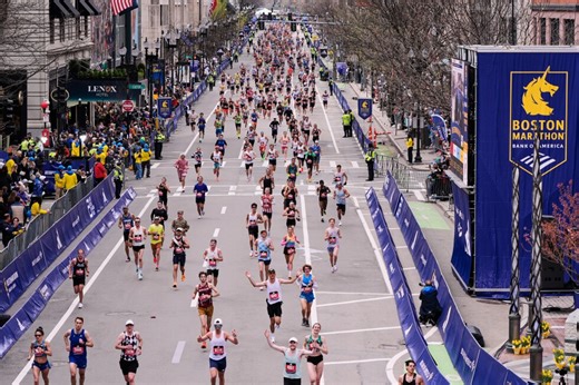 Former first daughter Chelsea Clinton completes Boston Marathon, Bill and Hillary meet her at finish