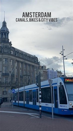 Amsterdam: Canals, Bikes & City Vibes