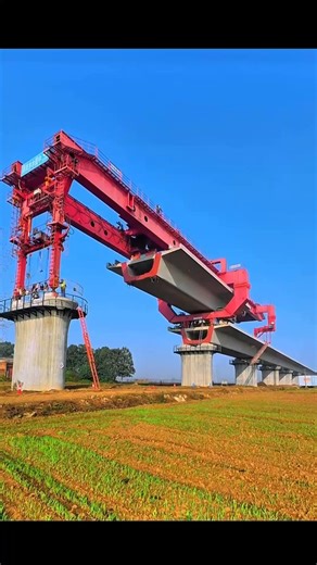Lanzadera de vigas (bridge girder launcher) diseñada para levantar vigas de hasta 900 toneladas, popularizadas en la construcción de puentes en china. #engeniering #construction #bridge #puentes #hormigon | ISMOS Arquitectura