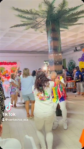 Elección Reina Carnavalazo de verano 2025 de la UCB Que pueblo bello carajo 💚 | Cambalanes Cambas Catalanes