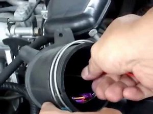 燃費削減、車輌性能向上、劣化防止、アトミックAVU-700取り付け方法