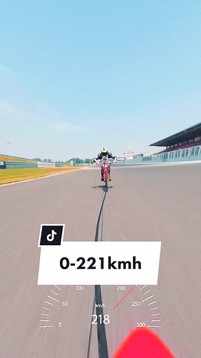 some chilled evening laps on the racetrack 🚦🏎 #mtb #bike #racetrack #221kmh #fyp #foryoupage #highspeed #schwärzlergang