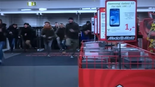 2013年PS4发售时的景象