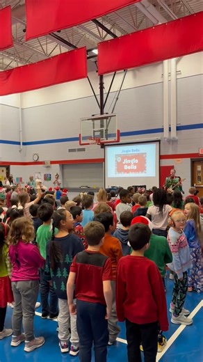 ❄ Fisher Elementary School kicked off their day with Principal Mark Lee breaking out his guitar and led students in Jingle Bells! What a fun! #EmbraceTheLead | Marshalltown Community School District