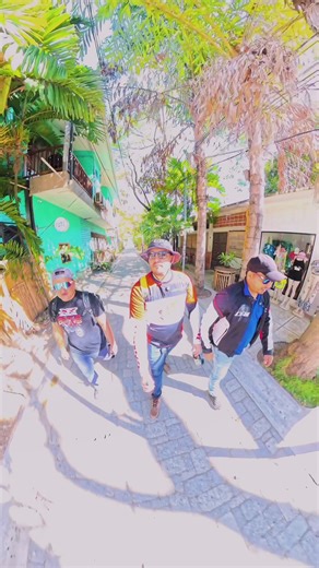 Se me andaba cayendo el @Bendaña 👀 @waterf@l