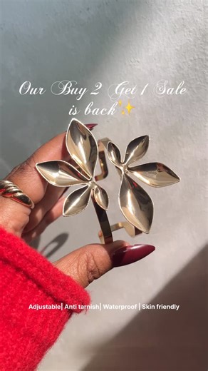 Miss Scrunchie| Antitarnish Jewellery on Instagram: "Never getting over dainty jewellery🤎🧸🪄✨ Our Jewelleries are not only affordable but they are anti tarnish, waterproof, skin friendly & gold plated COD Available ✅ . . . . (Jewellery, gold plated, jewellery aesthetic, trendy jewellery, explore page, for you page, viral products, jewelry haul, finds, haul, bracelets, waterproof jewellery, Pinterest, trending, blue eyes, affordable jewellery, meesho finds, jewellery finds, pinterest coded,, re