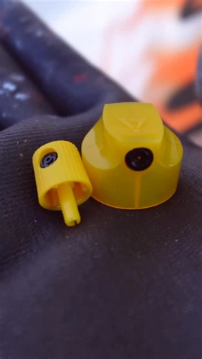 Machine Studio on Instagram: "Quick comparison of the Lego Cap and Universal Thin. Both are capable of thin lines, but the Lego is a more versatile option—you can get very thin lines with some control, but also great for bold lines, flare tags, and fills. The Universal is going to be easier to use for thinner lines and higher detail work."