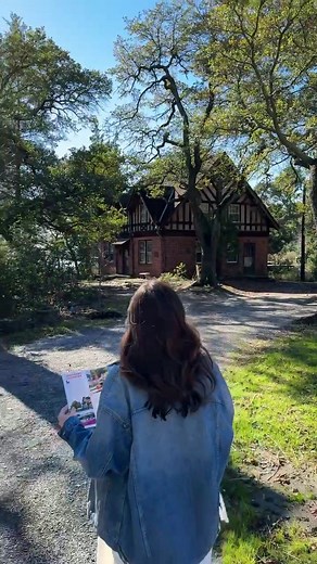 Uncover the charm of Norfolk, VA with our 2024 City Guide! Take a stroll through different neighborhoods and discover new experiences as you flip through the pages. 📖 Check out the link below for an adventure-filled read! https://www.visitnorfolk.com/resources/request-a-visitors-guide/ #VisitNorfolkVA | VisitNorfolk