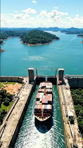 How they squeeze a 100,000 ton ship through here #engineering #shipping #shorts #panamacanal
