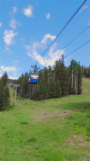🚁✨ Come soar above the pines with us and experience Flagstaff like never before! Saddle up and ride the Arizona Gondola for a breathtaking escape from the desert heat. 🌲🌞 | Arizona Snowbowl