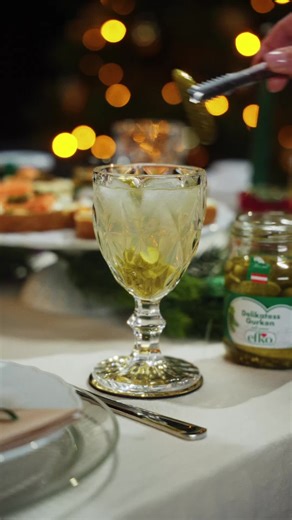 Weihnachten mit Gurkerl? Aber sowas von! 😍 Unser Gurkerl Spritzer ist der Aperitif, der alle überrascht – leicht, spritzig, unwiderstehlich. ✨🥒 👉🏼 Das Rezept gibt's hier: https://www.efko.at/gurkerl-spritzer/ | efko