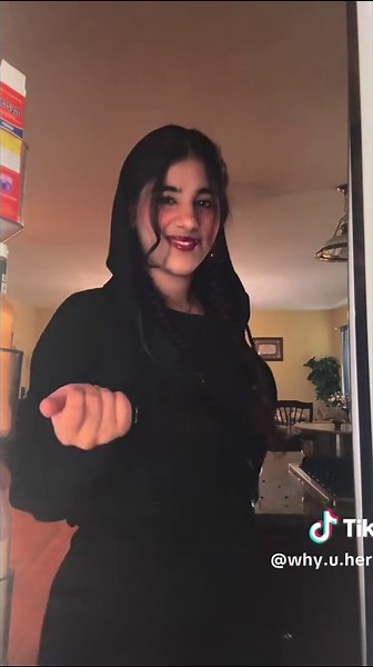 The Craze Behind Sugar on My Tongue Explained