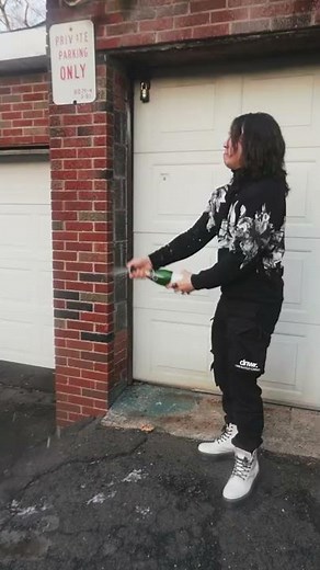 How To Spray Champagne