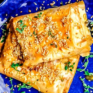 252K views · 519 reactions | NEW Baked Feta wrapped in Phyllo with a drizzle of honey! This one's a crowd pleaser! RECIPE: https://www.themediterraneandish.com/phyllo-baked-feta-with-honey/ | The Mediterranean Dish | Facebook