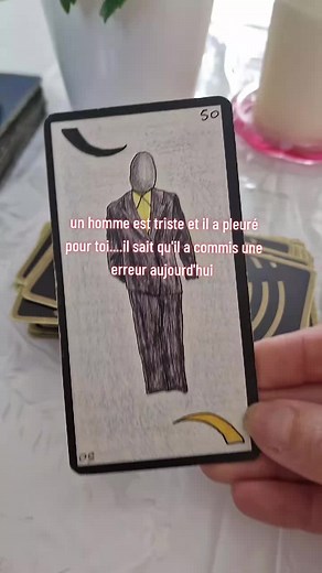 Un homme est triste et a pleuré pour toi – message de cartomancie