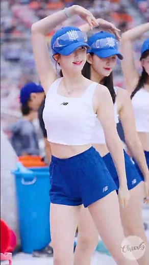 Her proportions and lines are seriously insane Up Out Song Lee Geum-Ju cheerleader ktwiz