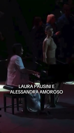 Laura Pausini "Io Si" con Alessandra Amoroso a Una Nessuna Centomila 2026