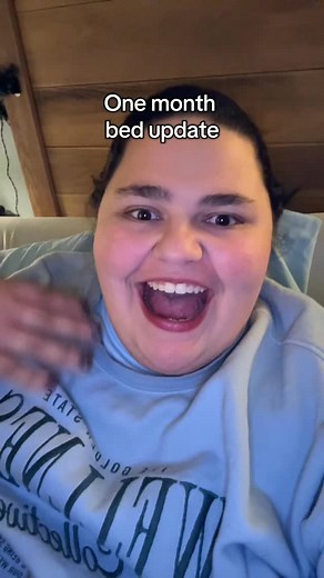 One month update on my new bed! Also - who has recommendations for adjustable bed sheets?! I have the ones with the deep pockets and corner straps but I’m constantly having to adjust them #theloseitlog #healthjourney #WLJourney #mattress | The Lose It Log • Callie