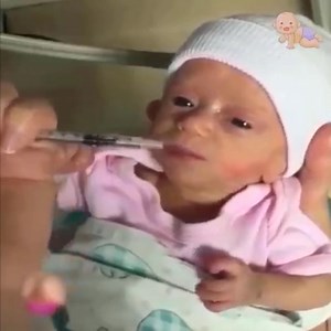 The first time a mother breastfeeds her baby is so cute | 𝑴𝒂𝒌𝒆𝒖𝒑 𝑻𝒓𝒖𝒆 𝑪𝒓𝒊𝒎𝒆 𝑮𝒐𝒔𝒔𝒊𝒑