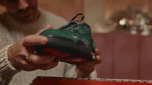 StockX Black Friday Sale TV Spot, 'Holiday Shopping'