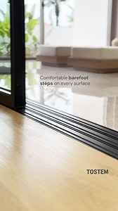 Teknologi flat rail pada TOSTEM GRANTS dirancang untuk memberikan pengalaman bergerak yang lebih nyaman di dalam rumah. Tanpa tonjolan di lantai, setiap langkah terasa stabil bahkan saat berjalan tanpa alas kaki. Desain ini tidak hanya meningkatkan kenyamanan harian, tetapi juga menjaga tampilan ruang tetap clean dan modern. Untuk hunian yang mengutamakan fungsi dan estetika sekaligus, sistem flat rail GRANTS menjadi solusi yang menyempurnakan transisi antar ruang. Konsultasikan lebih lanjut keb