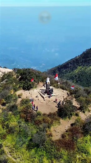 Gn Lawu Via Candi Cetho 📆 Jadwal Tersedia 3–4 April 2026 Nikmati sensasi pendakian penuh cerita di salah satu gunung paling sakral di Jawa. Jalur Candi Cetho menyuguhkan hutan pinus, jalur landai, suasana mistis, dan panorama puncak Lawu yang iconik. 📍Mepo basecamp ( full include ) IDR : 450.000/PAX 📍Mepo jakarta ( full include ) IDR : 880.000/PAX Note : DP minimal 300k jika cancel DP dinyatakan hangus . Terakhir pembayaran DP H-1 bulan sebelum perjalanan dan untuk pelunasan dimeeting point. 