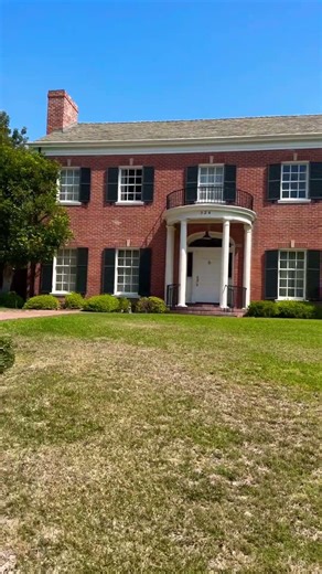 The Southern Colonial Style Home in LA
