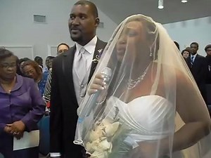 Bride (Mrs. Krystle Washington) sings while walking down the isle, this will bring you to tears! | BLACK People United Global Network Alliance