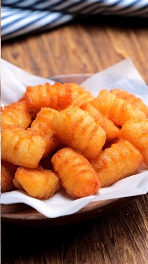 【食パン、余ってたらこれ作って】カリッカリのポテトスナックになった。1個じゃ全然足りない / Crispy Bread Potato Bites