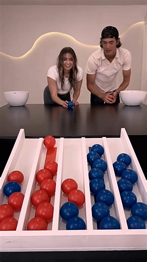 First to fill the row with a Twist! Boys vs Girls IB @Family Fun Arcade #halloween #family #game | Klacary Game