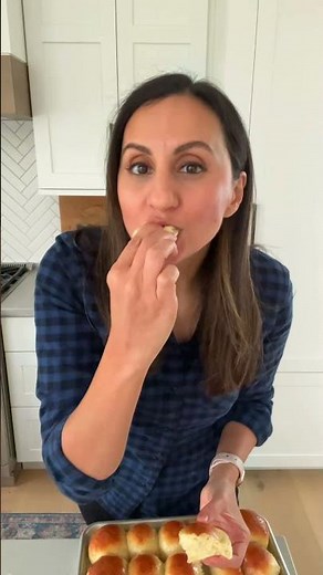 Homemade fluffy dinner rolls | FeelGoodFoodie