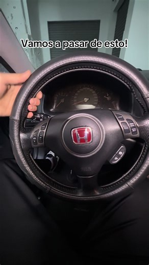 Cómo instalar una funda de volante universal en tu coche
