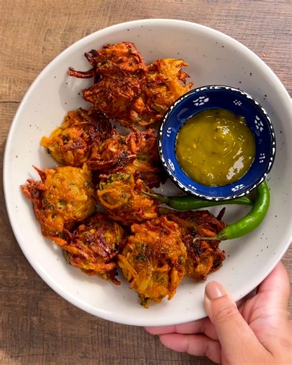 47K views · 99 reactions | These potato pakoras looks so crispy and full of flavour 凜 | FOODbible | Facebook