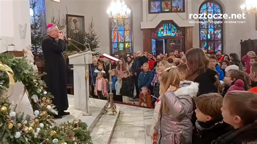 🎶✨ Wyjątkowe kolędowanie w Zamościu! Drugi dzień świąt, ponad 100 kolędników i niezwykły akompaniament. Ksiądz biskup Mariusz Leszczyński zagrał na harmonijce ustnej, a dzieci zaśpiewały kolędy w kościele św. Michała Archanioła. 🎥 Obejrzyj nagranie, a 📖 artykuł znajdziesz w komentarzu ⬇️ Materiały parafii św. Michała Archanioła w Zamościu. Diecezja Zamojsko-Lubaczowska | roztocze.net Regionalny Dziennik Internetowy