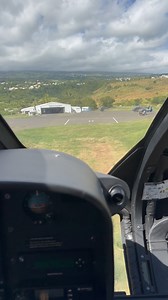 🚁 Retour à la base d’Helilagon à L’Eperon après un survol de l’île de La Réunion // Video André Bour @helico.passion // Le reportage complet est ici https://www.helicopassion.com/fr/02/helilagon25-05.htm #h130 #helilagon #reunionisland #lareunion #reunion974 #iledelareunion#helicopter #helicoptere #hélicoptère #helikopter #helicopassion | Helicopassion