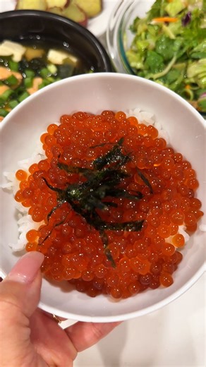 Number 4 of my top videos of 2025✨Comment “Recipe” and I’ll send you the full recipe for my Homemade Ikura (Salmon Caviar)! Make sure you’re following me because DMs might not go through otherwise. This video reached 18.5M views across platforms and I’m beyond grateful. Thank you for all the love and support! #ikura #salmoncaviar #salmonroe #roe #japanesecuisine | Mama Linda