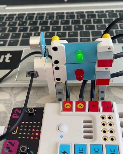 Construye con Nezha, un semáforo programando con MakeCode para tu placa micro:bit