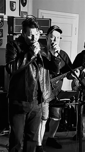 Erster geiler Gig mit Matze im Heimathafen 🤘😎🎸⚡️ Billy Idol • Rebell Yell #livemusic #musikflensburg #rockcover #rockmusic #rockband | Rückkopplung- Coverrock