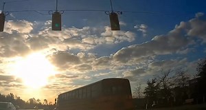 Bus driver in Florida makes a dangerous turn on a red light and almost causes an accident | The Bus Runner Page